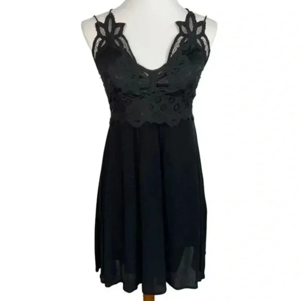 Mi Ami Black Lace Crochet Strappy Sleeveless Fit and Flare Dress XS
